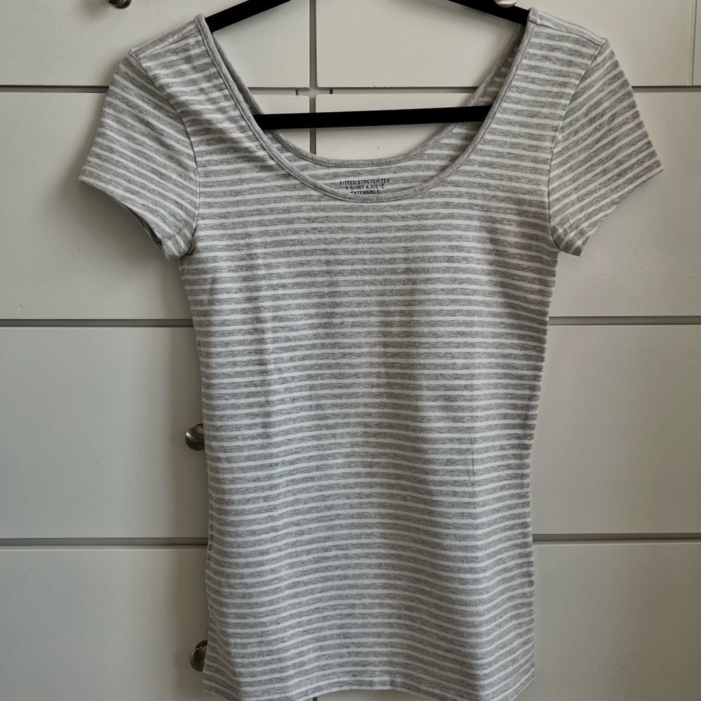 Gap scoop tee with grey and white stripes in a size S